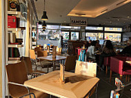 Cafe Konditorei faMoos inside