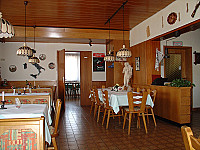 Pizzeria Brunnenstube inside