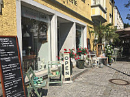 Kunst Cafe outside