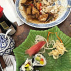 Asia- und SushiBar food