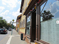 Pizzeria Piccolina outside