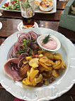 Hanz Und Franz Im Gasthaus Peters food