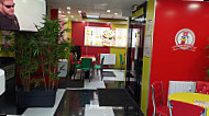 Maxin Chicken Livry Gargan inside