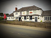 Queen's Head outside