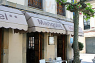 El Manquin outside