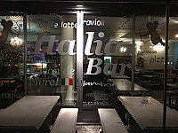 Italia Bar outside