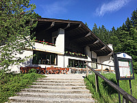 Aulealm outside