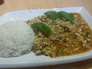 Pranee's Thai Haus food