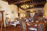 Restaurant Les Trois Maures inside