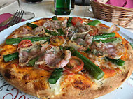 Ristaurante Pizzeria La Piazza food
