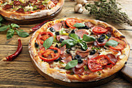Pizzeria Mondial III food