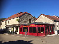 Auberge Des 3 Jumeaux outside