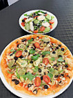 Emir Pizza food