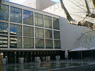 Rdo Deutsche Oper outside