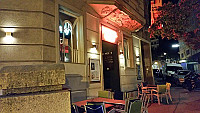 Laurel Leaf Irish Pub Vienna inside
