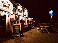 Queen's Head inside