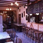 Cafe la Haie d'Auteuil inside