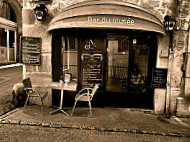 Le Bar Du Musee inside