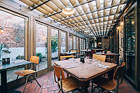 Jamie Oliver Trattoria inside