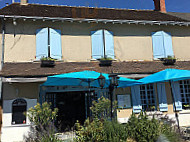 De L'hôtel La Grange Chassignolles outside