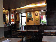 Café Des Arts inside