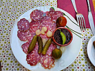 La Charcuterie Arlesienne food