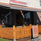 Pizza Station inside