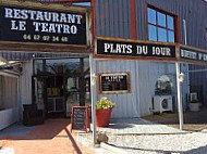 Le Teatro outside