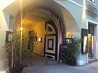 Cafe-Restaurant Zum Einhorn outside