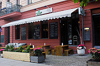 A-petit Restaurant outside