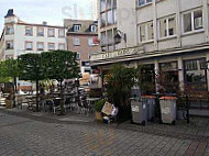 Cafe De Paris outside