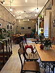 Muer Cafe inside