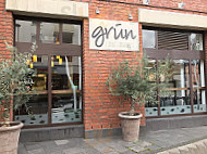 Grün Bio Bistro outside