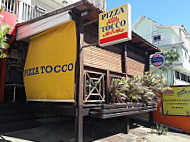 Pizza Tocco outside