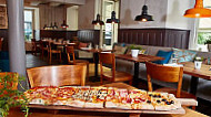 Pizzeria August In Werthenste food