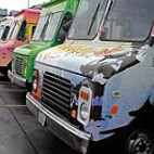 Carolina Food-trucks outside