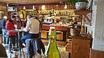 Le Bistrot Du Paradis inside