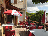 Café De La Roche inside
