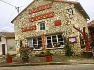 Auberge De L'ecurie outside