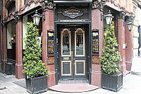 Mr Thomas's Chop House outside