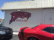 Brookes Lounge outside