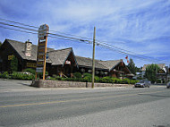 Cariboo Lodge outside