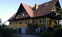 Sabathihof Weingasthof u Weingut outside