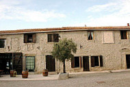 Al Castel outside