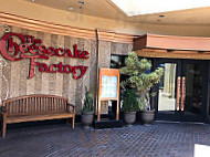 The Cheesecake Factory outside