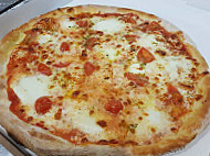 Pizza Al Basilico food