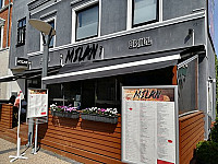 Milan Pizza outside