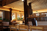 Restaurant-Creperie La Claire-Fontaine inside