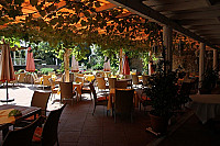 Hotel & Restaurant Winzergarten inside