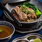 Yih Sahp Luhk (26 Braised Beef) (si Kak Phraya Sri) food